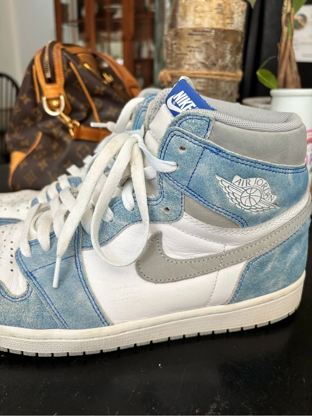 Air Jordan 1 Retro High OG 'Hyper Royal'